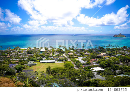 Blue ocean seen from Lanikai Pillbox Hike, Hawaii 124863735