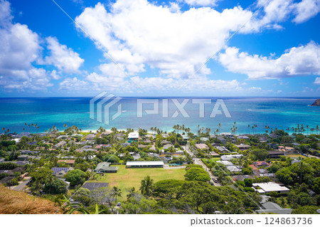 Blue ocean seen from Lanikai Pillbox Hike, Hawaii 124863736