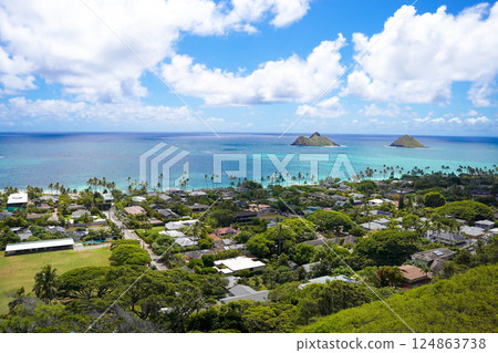 Blue ocean seen from Lanikai Pillbox Hike, Hawaii 124863738