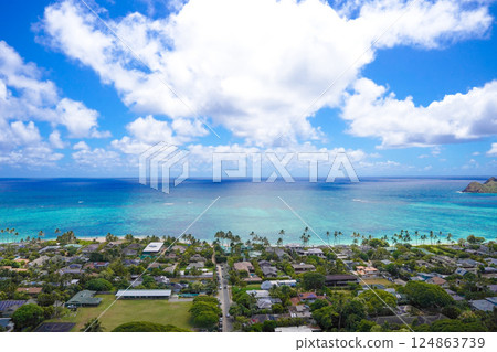 Blue ocean seen from Lanikai Pillbox Hike, Hawaii 124863739