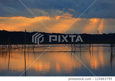 Asahi reflected on the surface of the lake 124863795