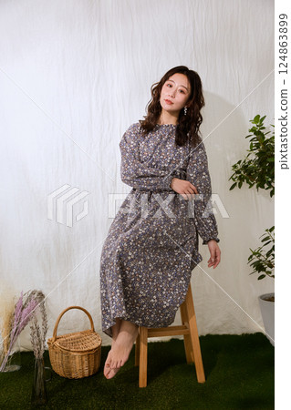 Stylish young woman 124863899