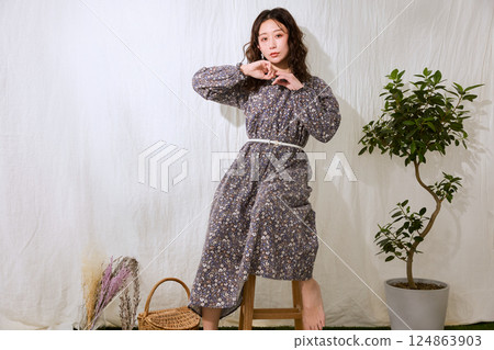 Stylish young woman Stylish young woman 124863903