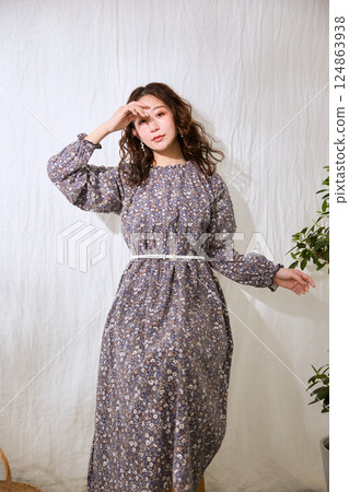 Stylish young woman 124863938