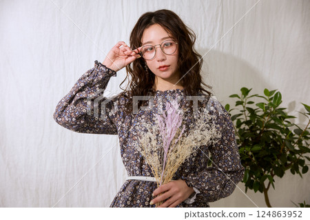 Stylish young woman 124863952