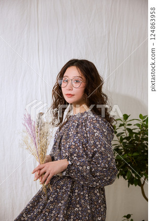Stylish young woman Stylish young woman 124863958