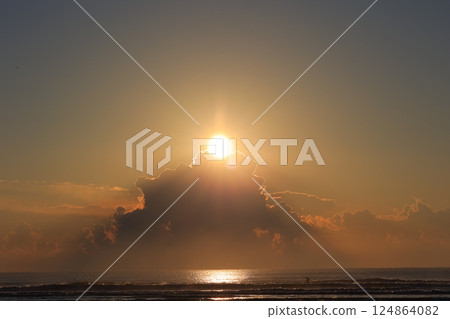 九十九里海灘的日出風景 124864082