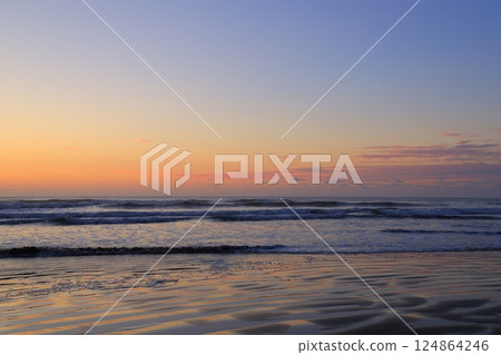 美麗的海灘日出 124864246