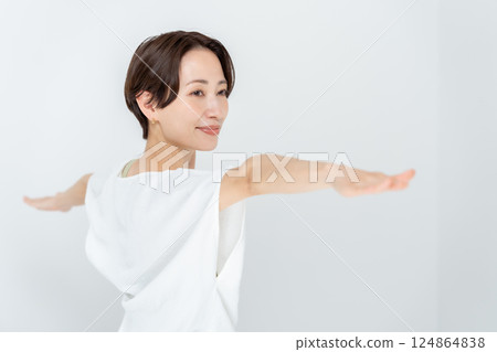做瑜伽的女人 124864838