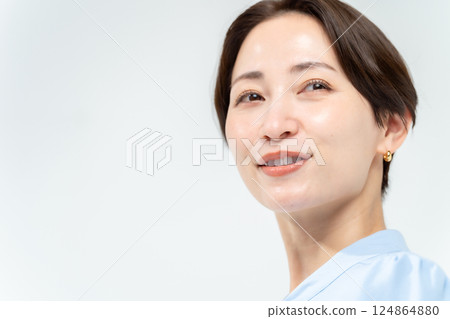 女性肖像 124864880