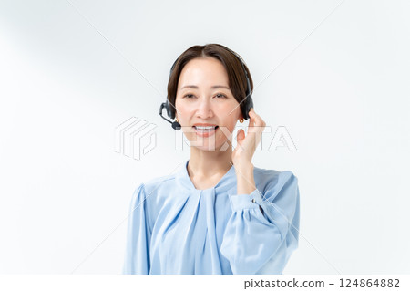 Middle-aged female business operator 124864882