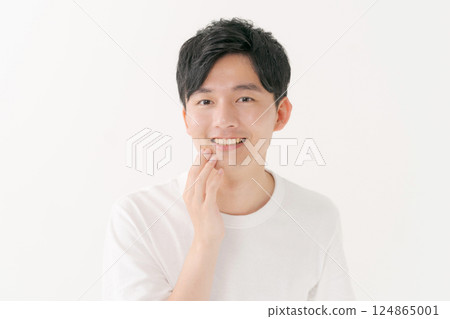 關心牙齒的男人 124865001