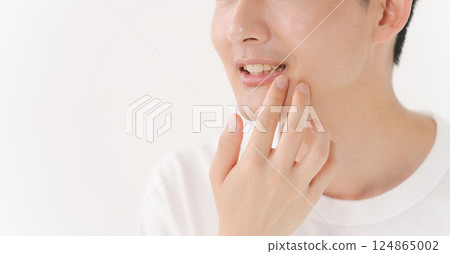 關心牙齒的男人 124865002