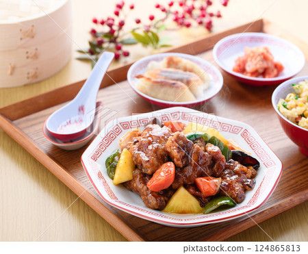 Sweet and sour pork set meal (sweet and sour pork, fried rice, kimchi, gyoza) Sweet and sour pork set meal (sweet and sour pork, fried rice, kimchi, gyoza) 124865813