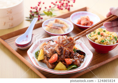 Sweet and sour pork set meal (sweet and sour pork, fried rice, kimchi, gyoza) 124865814