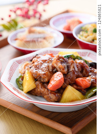 糖醋裡肌套餐(糖醋裡肌、炒飯、泡菜、煎餃) 糖醋裡肌套餐(糖醋裡肌、炒飯、泡菜、煎餃) 124865821