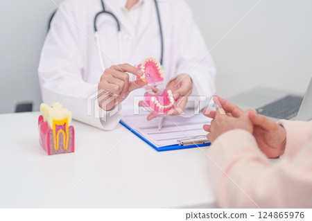 Elderly Patient consulting Dentist to Tooth disease, Senior Health Medical Diagnosis. Anatomy teeth model for Oral Teeth decay, Scrape off tartar. March Oral health, Dentist Day, False Teeth concept 124865976