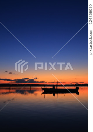 A beautiful morning glow A beautiful morning glow 124866050