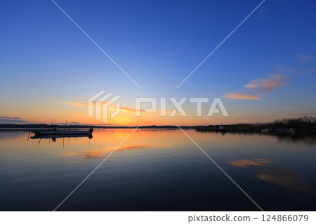 A beautiful morning glow A beautiful morning glow 124866079