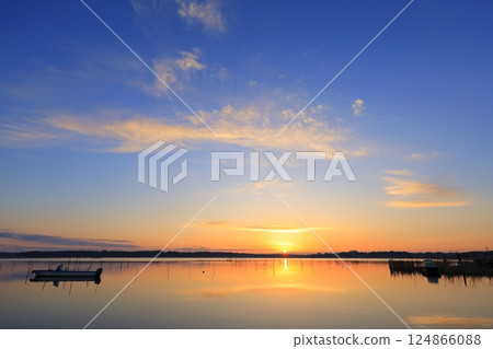 A beautiful morning glow A beautiful morning glow 124866088