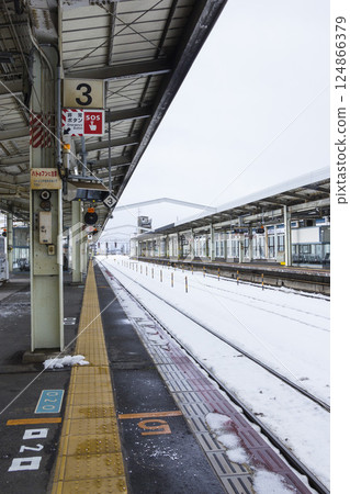 Scenery inside the station covered with snow Tottori Station, Tottori Prefecture Scenery inside the station covered with snow Tottori Station, Tottori Prefecture 124866379