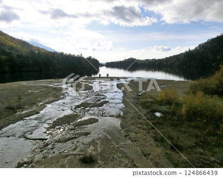 The mouth of the Yukawa River, which flows from the north of Lake Yunoko in Oku-Nikko (from the Lakeside Bridge) (Nikko City, Tochigi Prefecture) 124866439