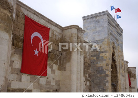 Turkish flag at Caravanserai, Sultanhan, Turkey Turkish flag at Caravanserai, Sultanhan, Turkey 124866452