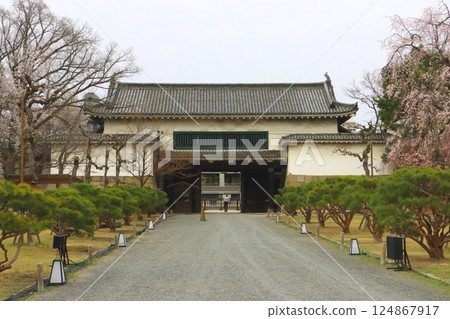 Kita Otemon Gate (Nijo Castle, Kyoto City) 124867917