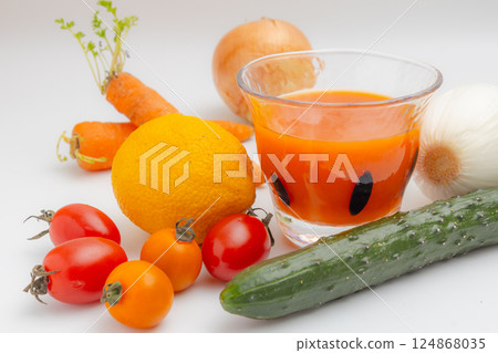 生蔬菜與蔬菜汁營養價值比較 124868035