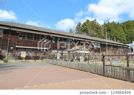 [Nara Maple Village Hirara (former Uda Elementary School) / Uda City, Nara Prefecture] 124868409
