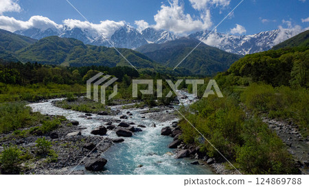 Snow-capped Northern Alps and clear streams, Hakuba Village, Nagano Prefecture 124869788