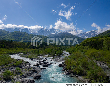 Snow-capped Northern Alps and clear streams, Hakuba Village, Nagano Prefecture 124869789