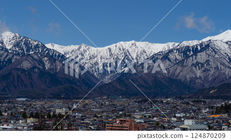Spring in the Northern Alps: Omachi cityscape as seen from Mount Takagari 124870209