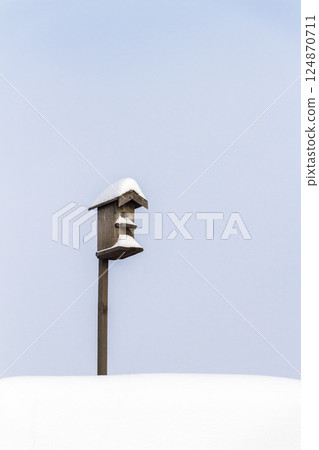 Birdhouse on a stick Birdhouse on a stick 124870711