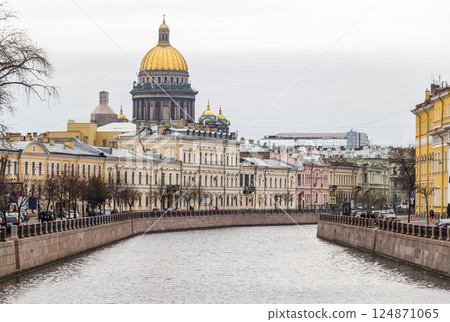 Streets of St. Petersburg 124871065