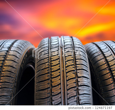 Set of tires 124871197