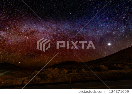 夏威夷大島莫納克亞山遊客中心的星空 夏威夷大島莫納克亞山遊客中心的星空 124871609