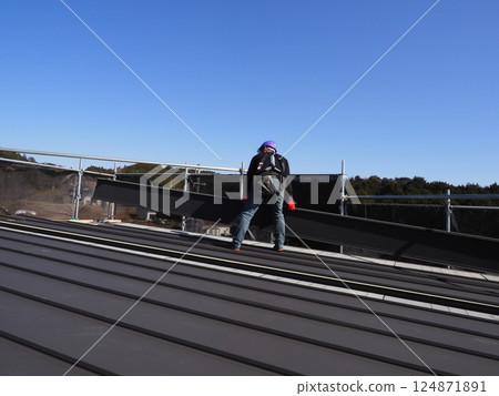 Roof sheet metal work horizontal 124871891