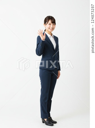 揮手的女人（AI 圖像） 124873287