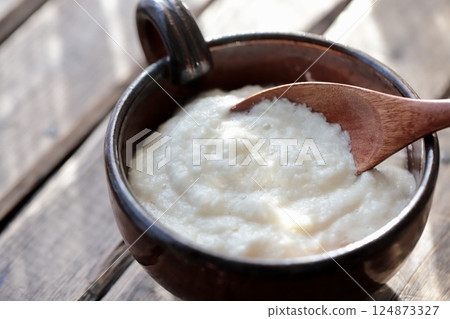 Grated yam, sticky grated yam 124873327