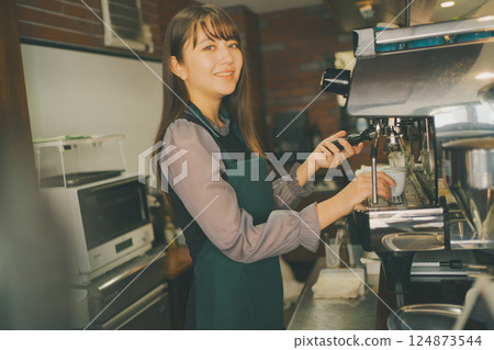 cafeteria, cafe, caffe 124873544