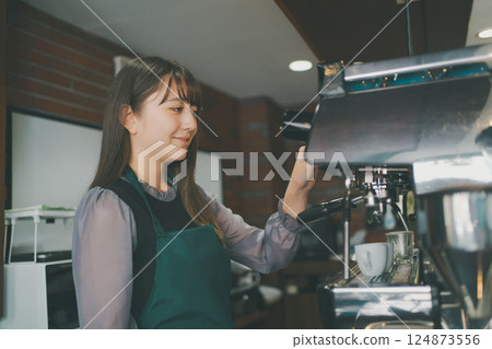 cafeteria, cafe, caffe 124873556