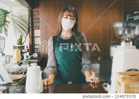 cafeteria, cafe, caffe 124873570