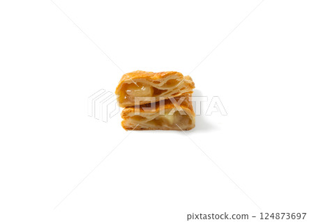 白色背景上的三角形蘋果派 白色背景上的三角形蘋果派 124873697