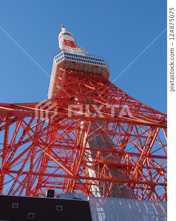 藍天和東京鐵塔 124875075