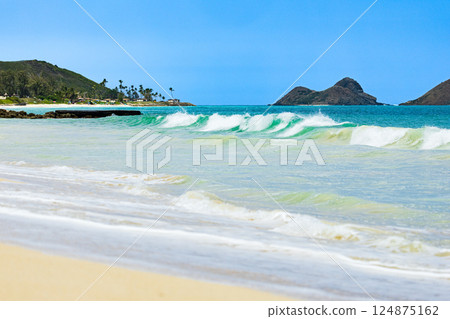 Hawaiian Holidays: Mokulua Islands as seen from Bellows Beach on Oahu 124875162
