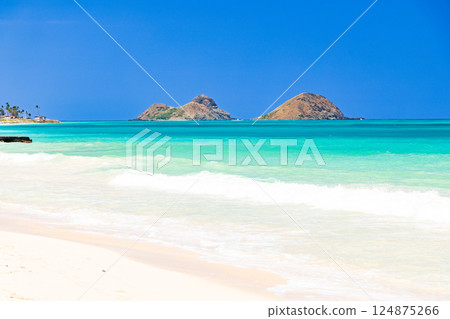 Hawaiian Holidays: Mokulua Islands as seen from Bellows Beach on Oahu 124875266
