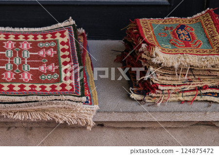 Manufacturing process, weaving of a traditional wool oriental red carpet with an intricate floral pattern, decorative elements 124875472