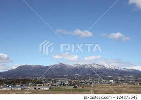 Mount Akagi under the blue sky Mount Akagi under the blue sky 124875642
