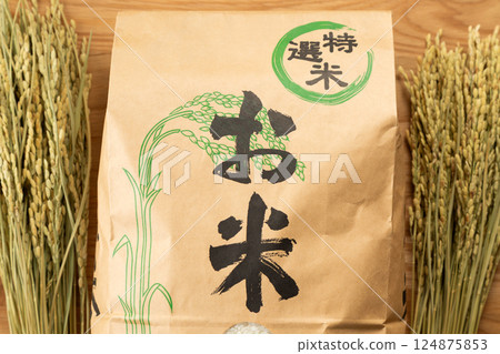 米袋裡的米 124875853